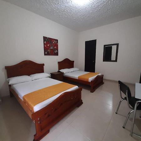 Hotel Cataluna Pereira Buitenkant foto