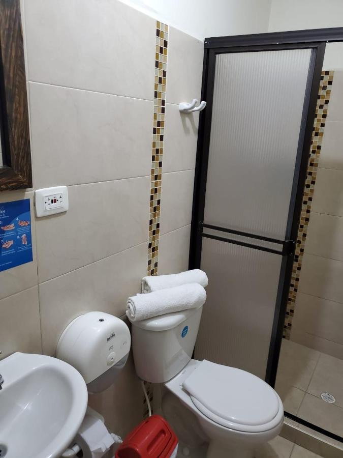 Hotel Cataluna Pereira Buitenkant foto