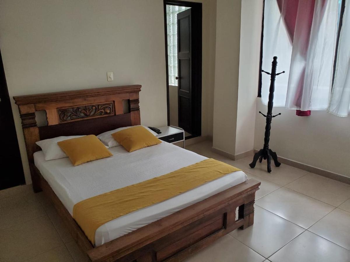 Hotel Cataluna Pereira Buitenkant foto