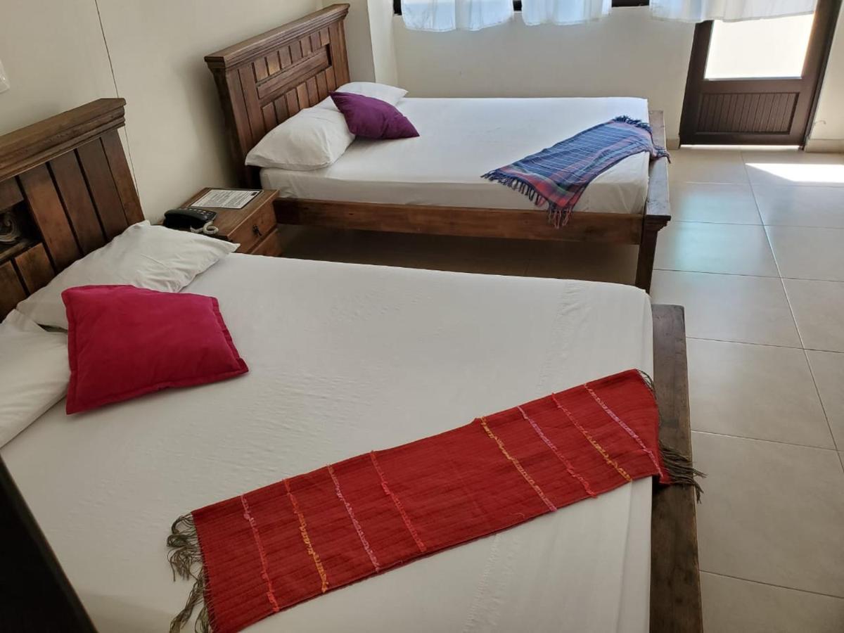 Hotel Cataluna Pereira Buitenkant foto