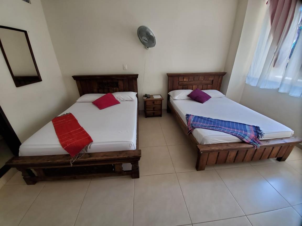 Hotel Cataluna Pereira Buitenkant foto