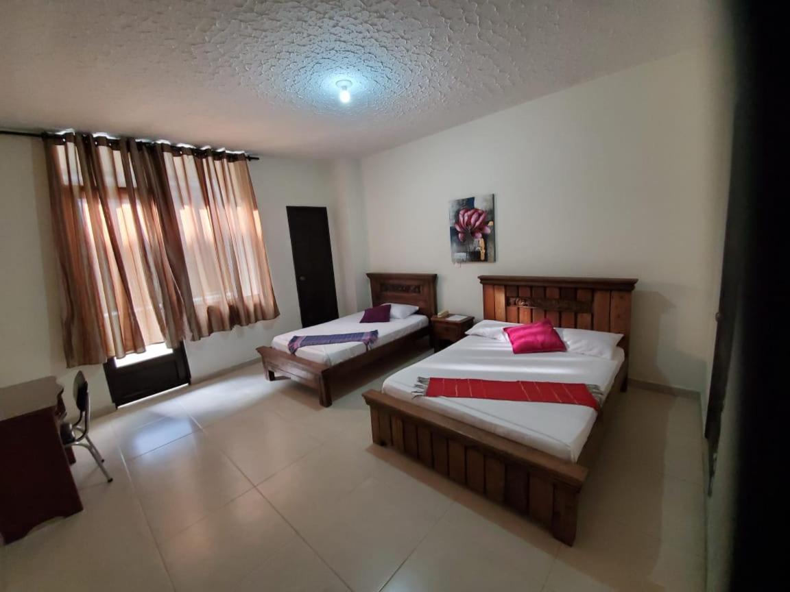 Hotel Cataluna Pereira Buitenkant foto