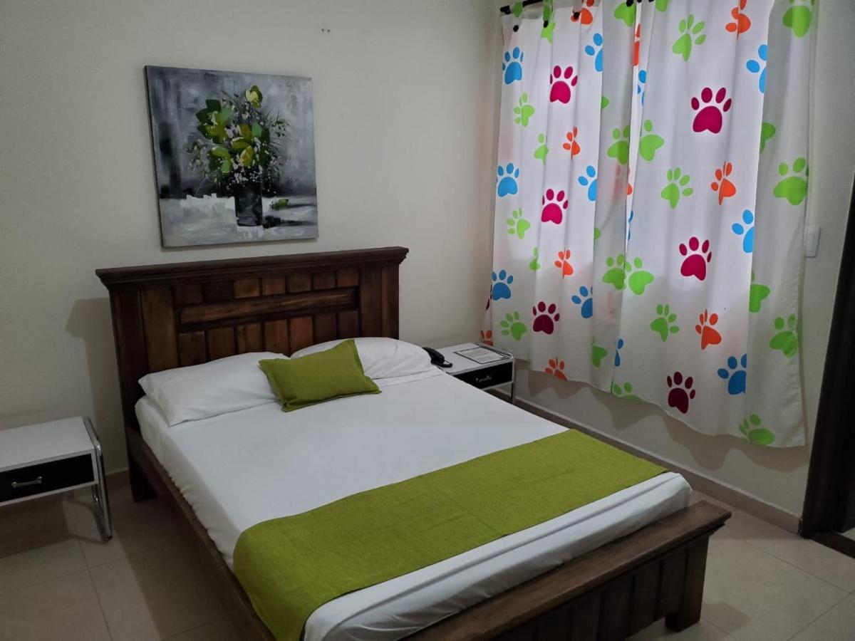 Hotel Cataluna Pereira Buitenkant foto