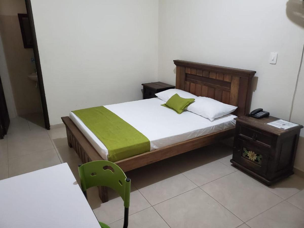 Hotel Cataluna Pereira Buitenkant foto