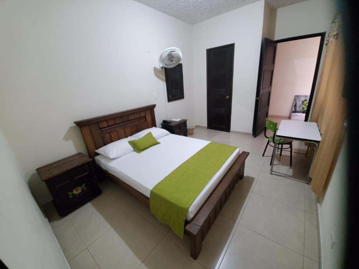 Hotel Cataluna Pereira Buitenkant foto
