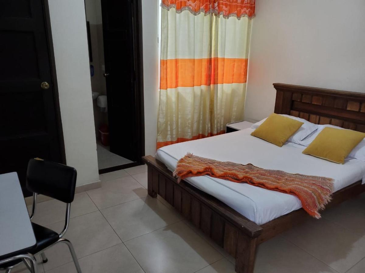 Hotel Cataluna Pereira Buitenkant foto