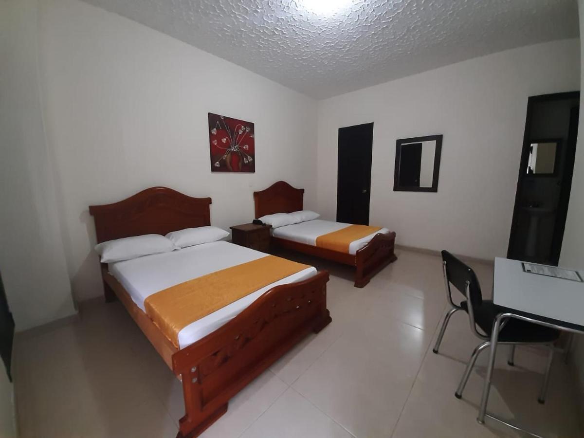 Hotel Cataluna Pereira Buitenkant foto